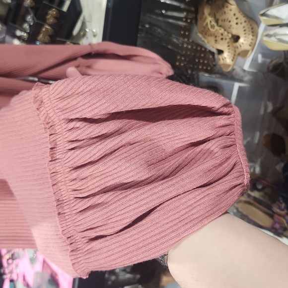 New In Pink Top Size Small - Picture 4 of 8